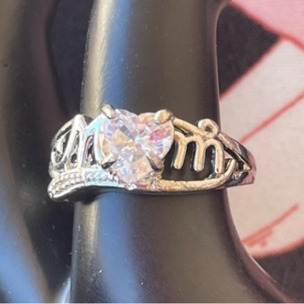 MOM Heart ❤️ Shape Solitaire Stone Crystal Bling Silver Tone Ring. Band